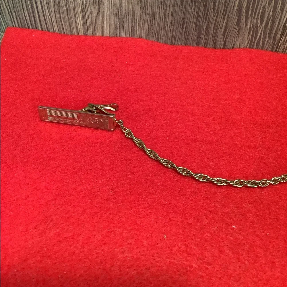 Sweater chain clip - Picture 3 of 3
